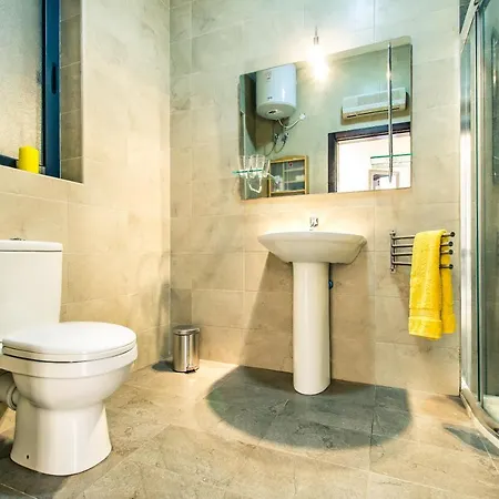 Spacious Cliff-top 2br Near Beach Appartement Xlendi