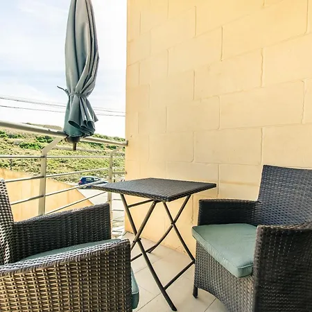 Spacious Cliff-top 2br Near Beach