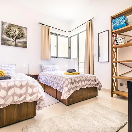 Spacious Cliff-top 2br Near Beach Appartement Xlendi