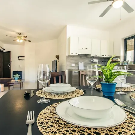 Spacious Cliff-top 2br Near Beach Appartement *