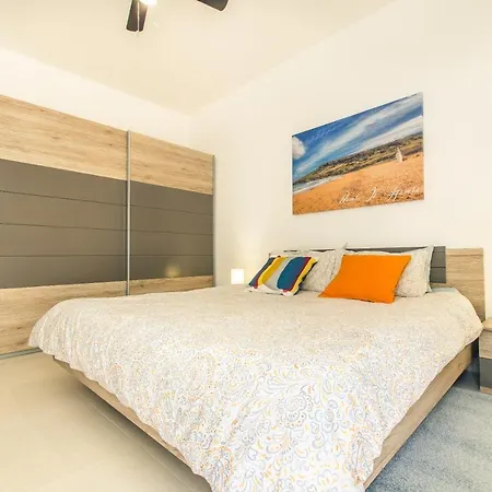 Spacious Cliff-top 2br Near Beach Xlendi